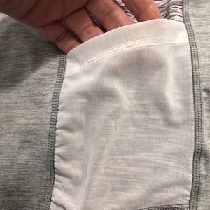 Workout pants cropped length